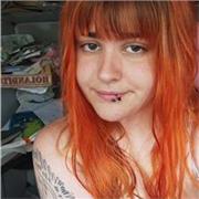 Profesora de dibujo apta para adaptarse a todas las edades y niveles, con 8 años de estudios y experiencia en las artes.